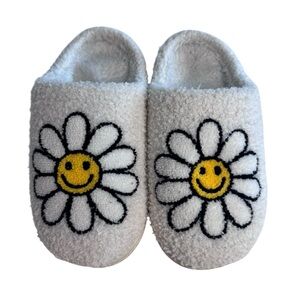 Living Royal Daisy Slippers size S/M